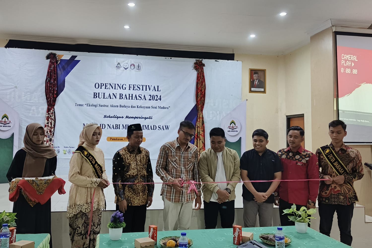 Opening festival bulan bahasa: dalam melestarikan budaya  dan kekayaan seni madura